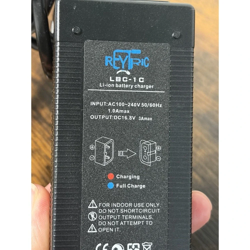 LBC-1C Portable D-Tap V-Mount Battery Charger DC 16.8V by Reytric